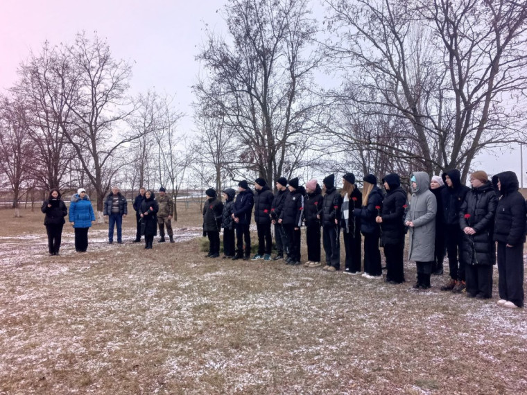 Митинг у памятника Погибшим воинам.